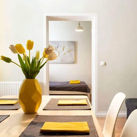 Cosy Two Br Plus Self Checkin Plus Street Parking Berlin Exterior photo