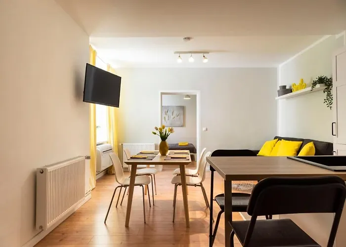 Cosy Two Br Plus Self Checkin Plus Street Parking