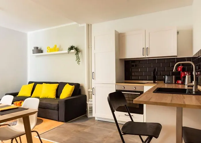 Cosy Two Br Plus Self Checkin Plus Street Parking