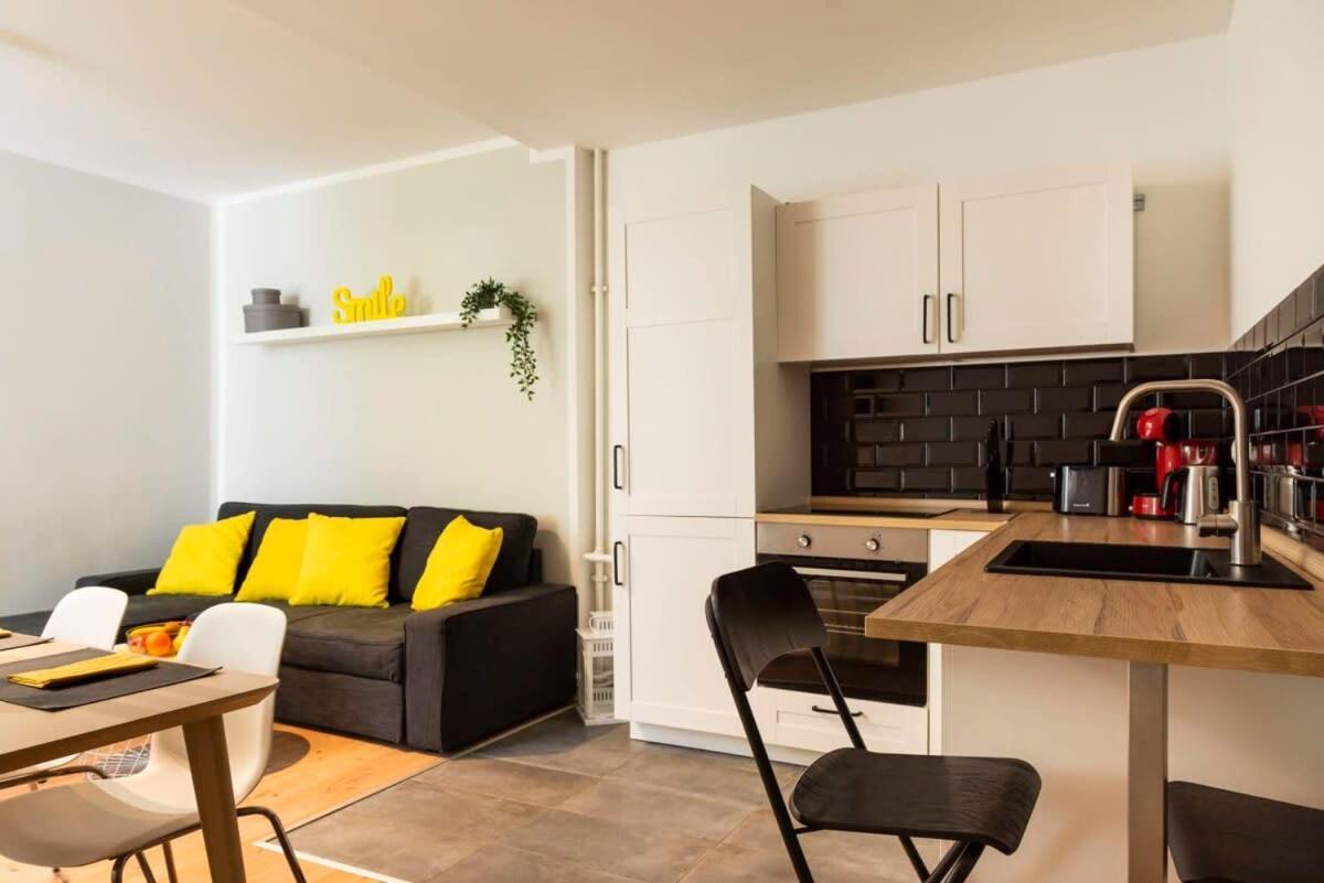 Cosy Two Br Self Checkin Street Parking Apartment *